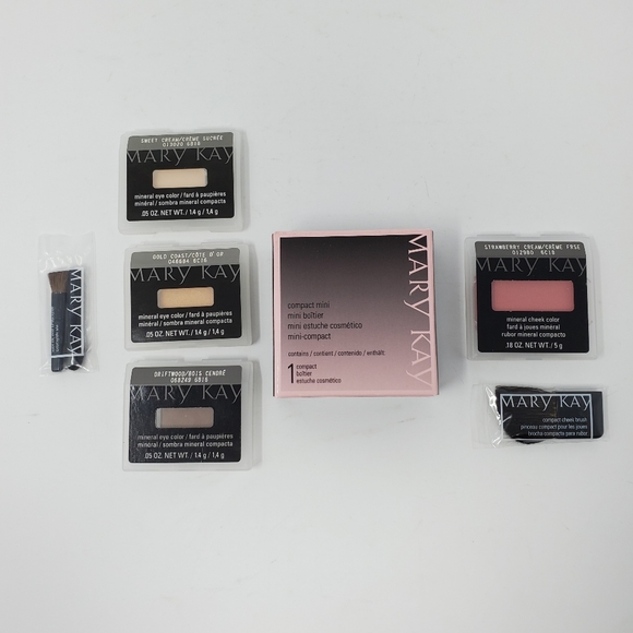 Mary Kay Other - NIB MARY KAY Eyeshadow, Blush, and Mini Compact Set